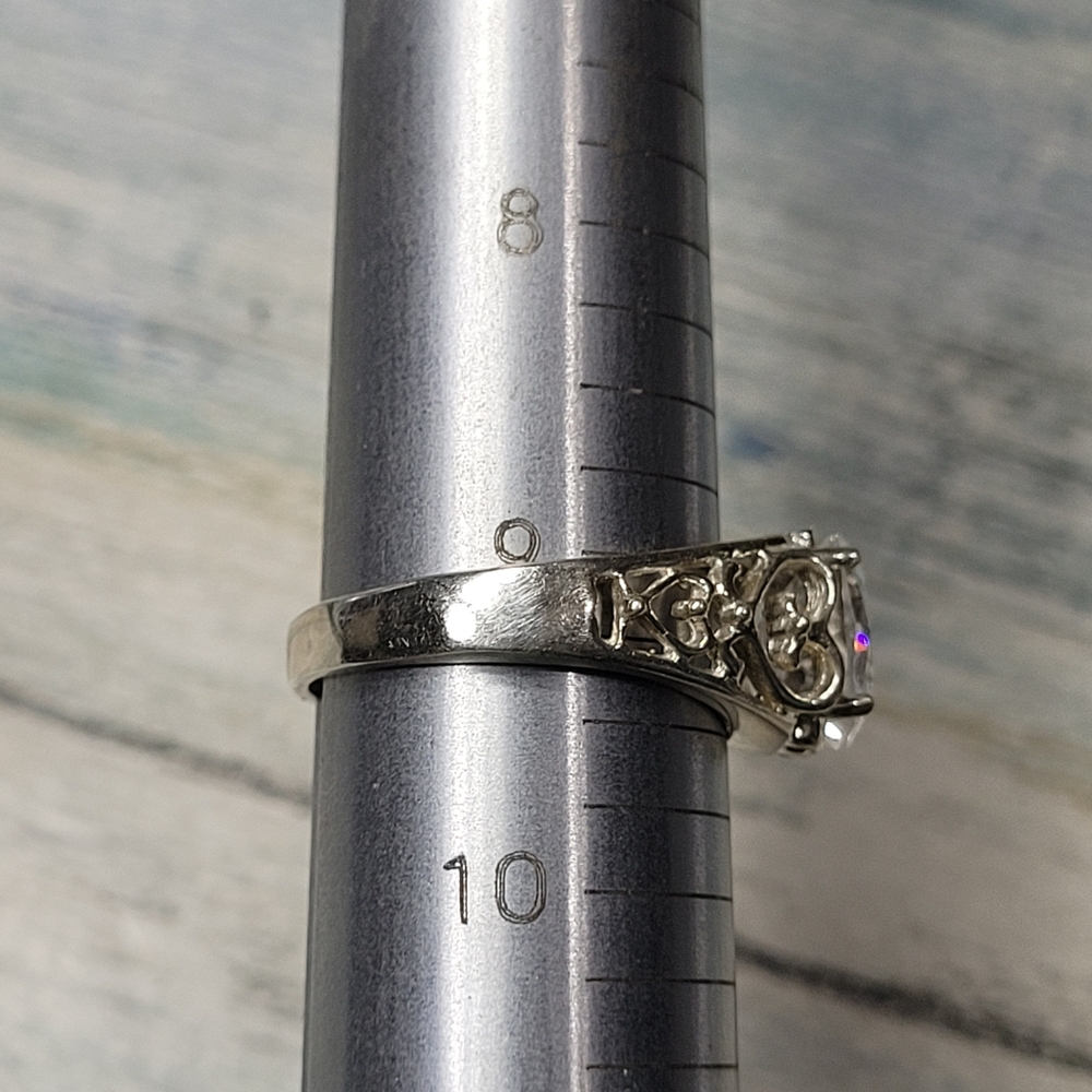 AVON Elegant Silver Women's Ring - Picture 3 of 9